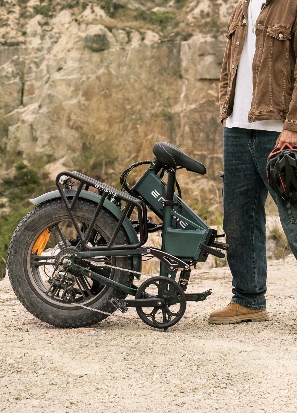 Elektrisk cykel på en grøn vej