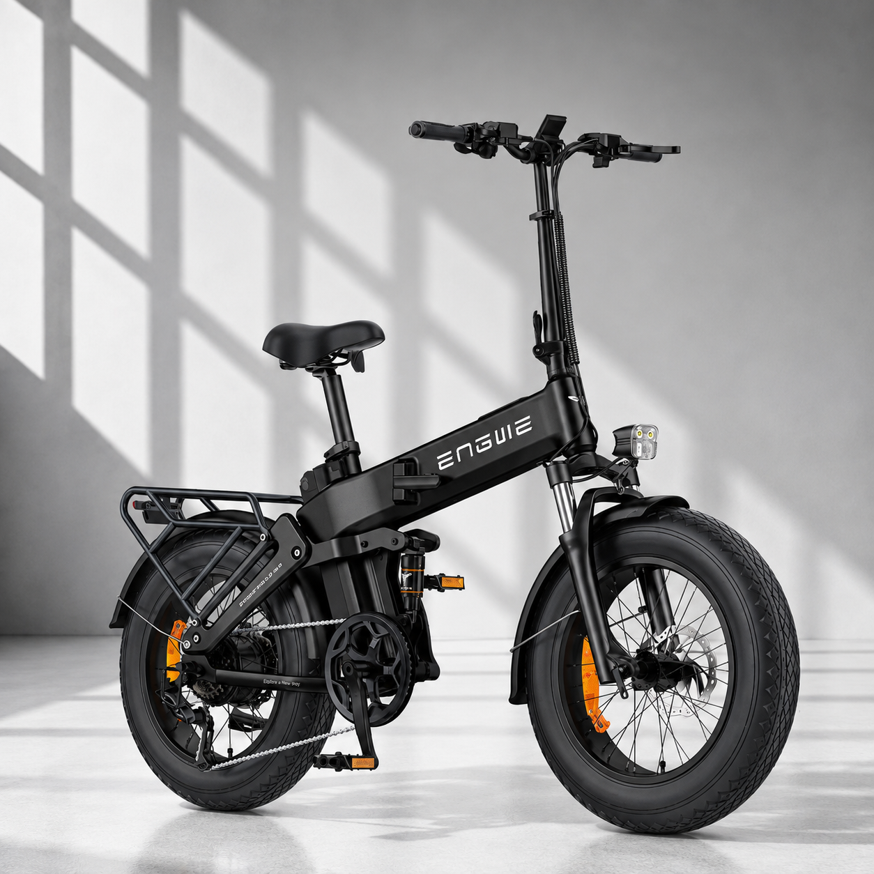 ENGWE Engine Pro 3.0 Boost foldbar elcykel med 250W motor, 90 Nm moment, full suspension, op til 130 km rækkevidde, Shimano 7 gear og hydrauliske skivebremser.